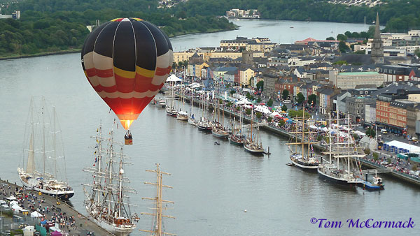 Hot-air balloon over the City
